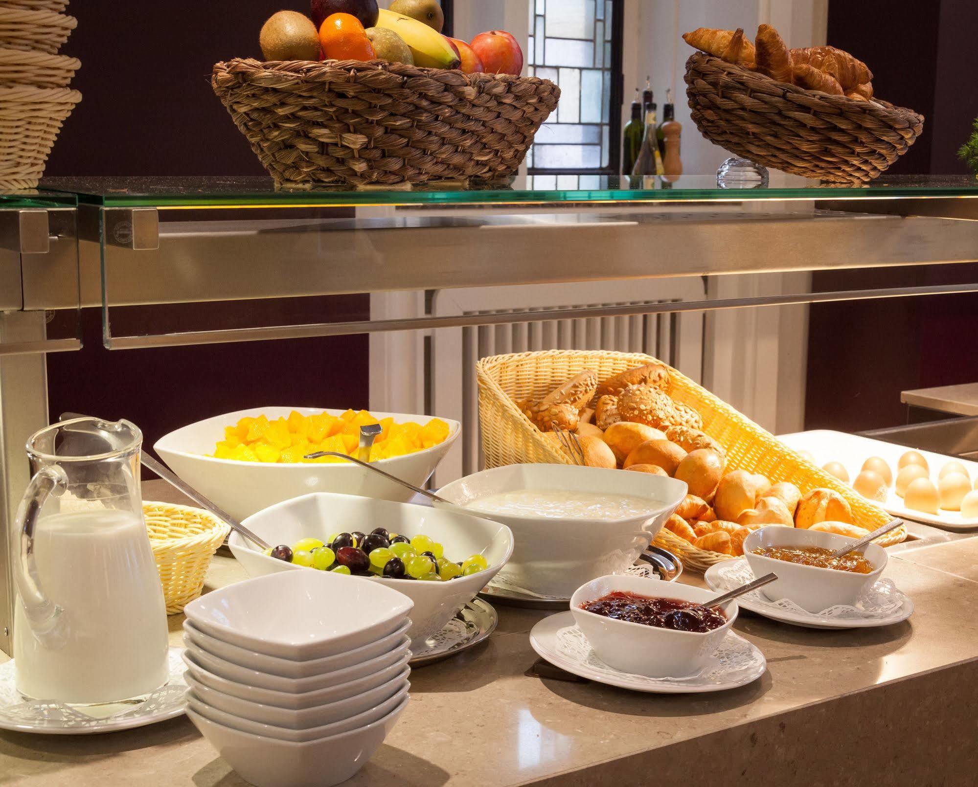 Kardinal Schulte Haus Hotel Bergisch Gladbach Ngoại thất bức ảnh