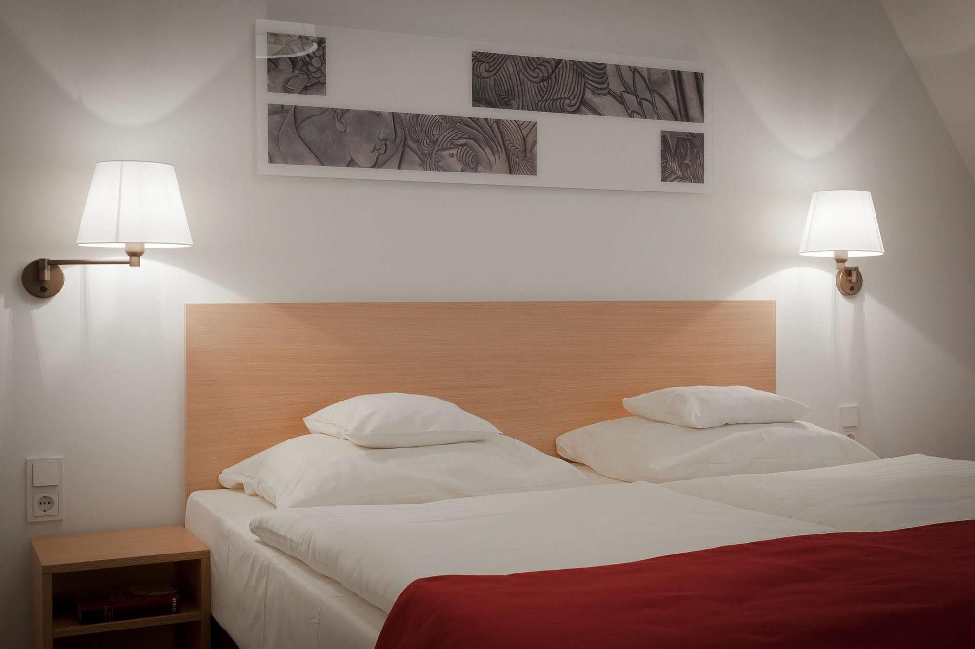 Kardinal Schulte Haus Hotel Bergisch Gladbach Ngoại thất bức ảnh