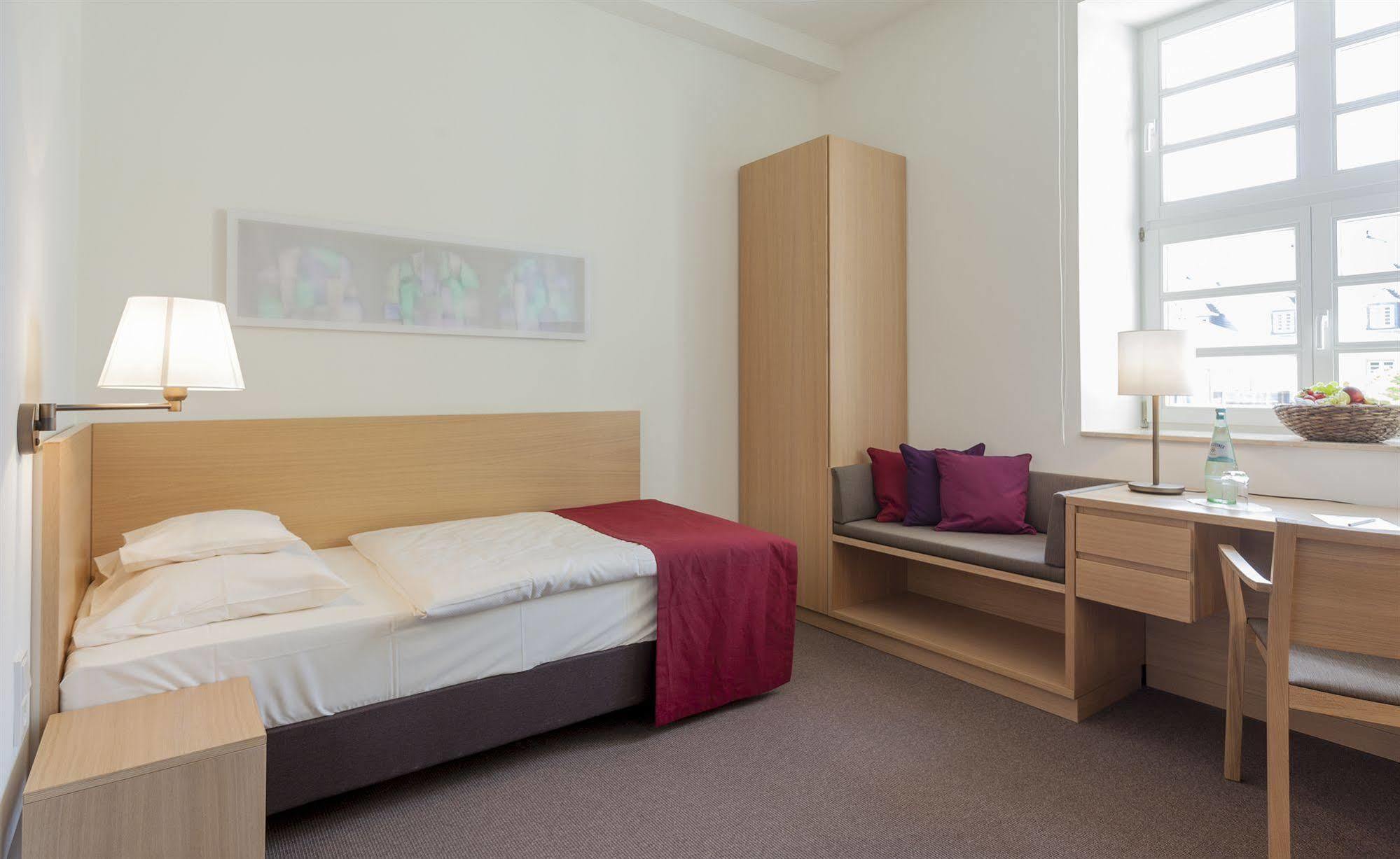 Kardinal Schulte Haus Hotel Bergisch Gladbach Ngoại thất bức ảnh